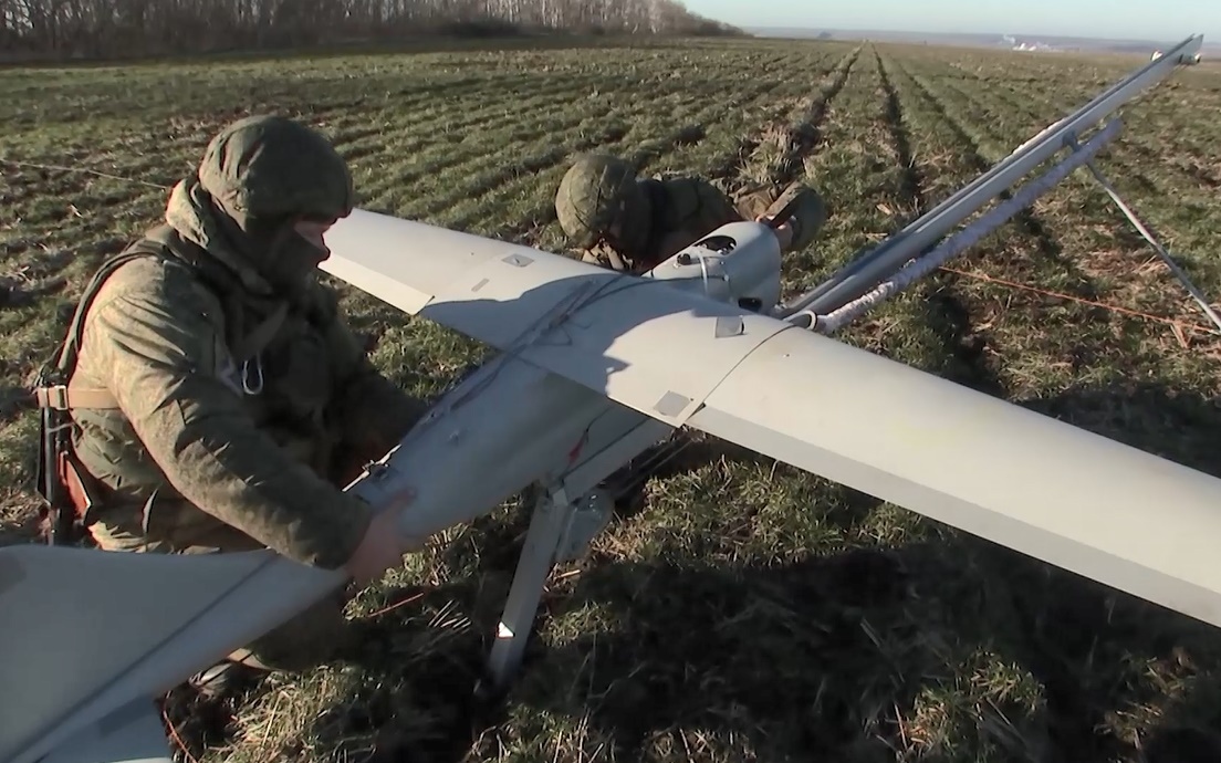 Nga lắp đặt, phóng và điều khiển UAV Orlan đa năng bay trên chiến trường Ukraine